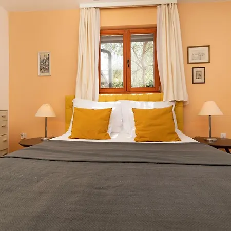Apartment Ana *