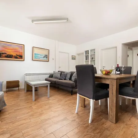 Apartment Ana *